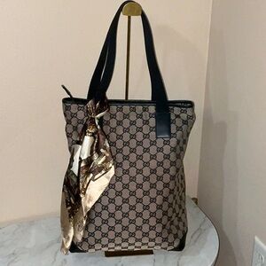 Gucci !!! Authentic !!! Beige and Black Monogram Tote With C.O.A